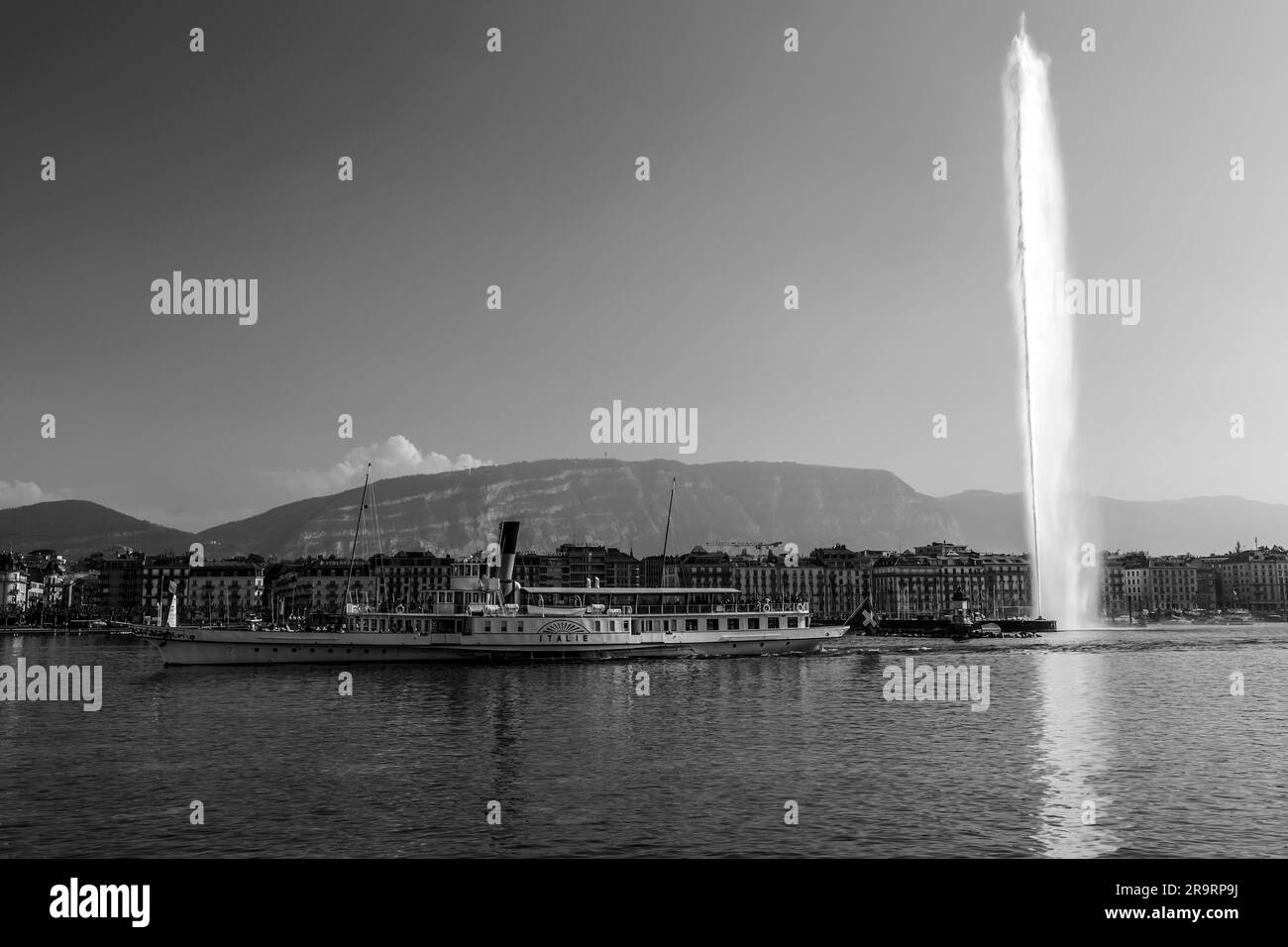 Genf, Schweiz - 25. März 2022: Der Jet d'Eau ist ein großer Brunnen in Genf, Schweiz und eines der berühmtesten Wahrzeichen der Stadt. Stockfoto
