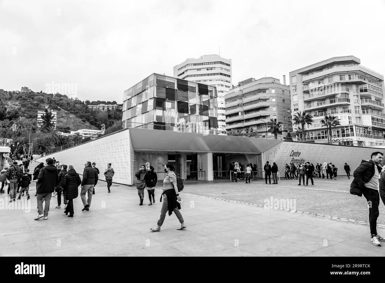 Malaga, Spanien - 27. FEBRUAR 2022: Centre Pompidou ist ein Kulturzentrum mit einer bedeutenden Kunstsammlung in Malaga, Spanien. Stockfoto