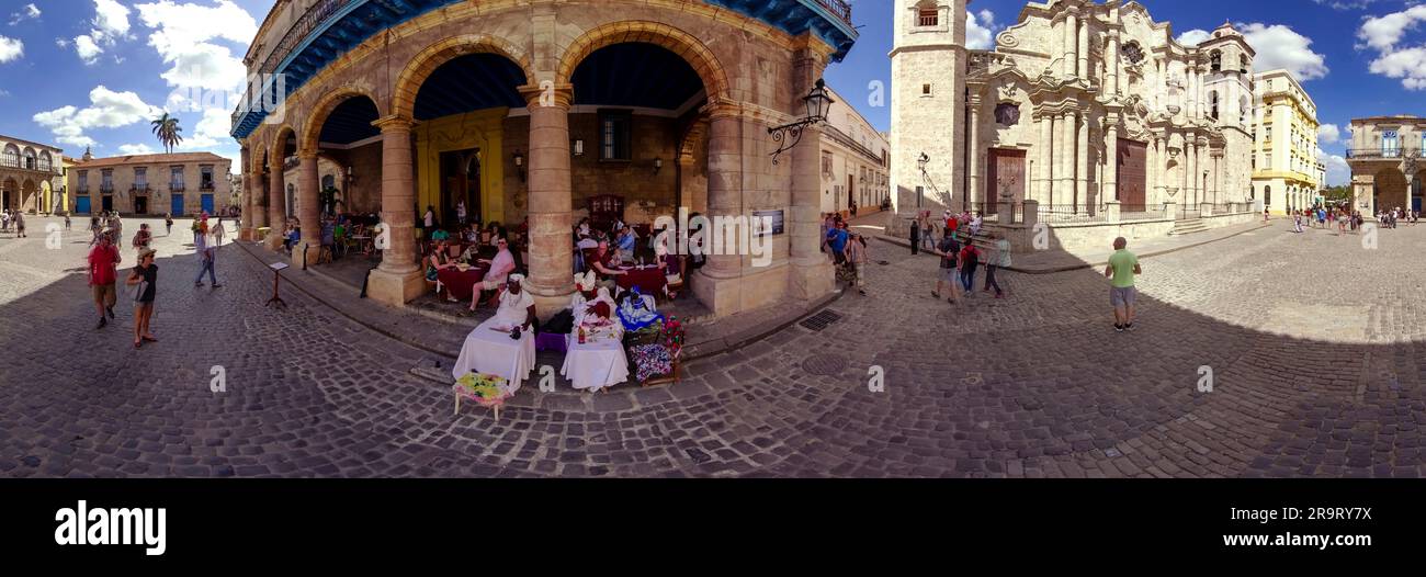 Stadtplatz mit Straßencafé, Havana, La Habana, Kuba Stockfoto