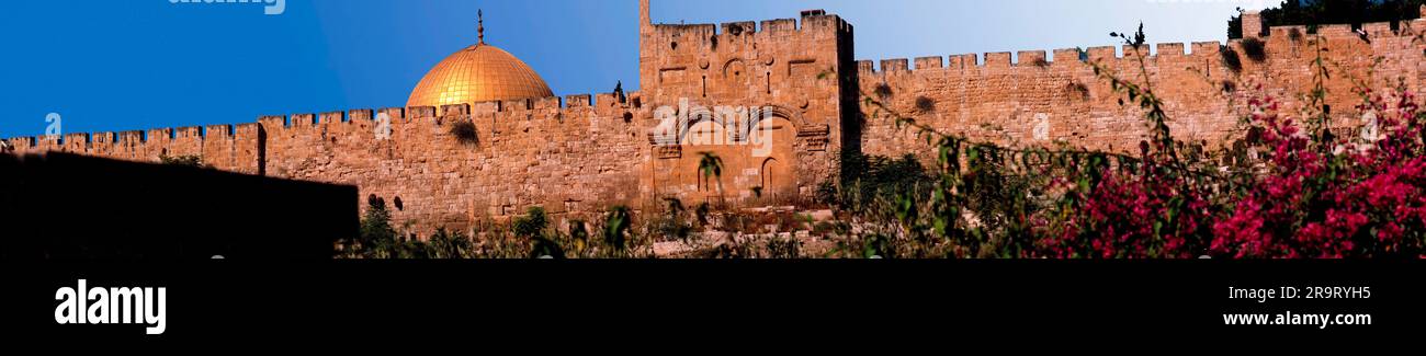 Befestigte Mauer mit Kuppel, Jerusalem, Israel Stockfoto