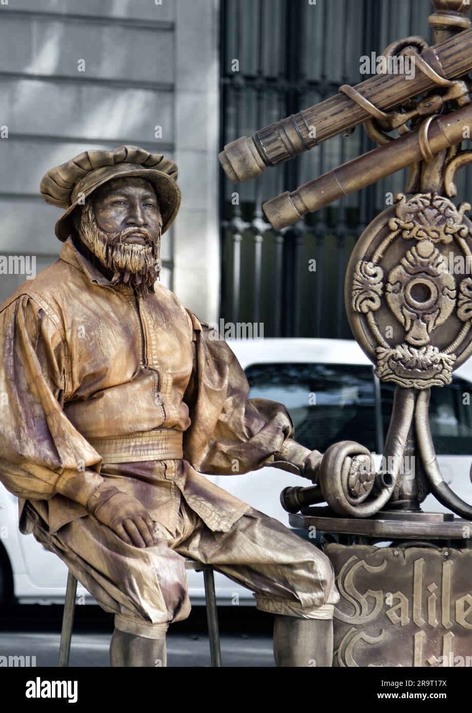 Barcelona, Spanien - 9. Oktober 2017: Trendige Unterhaltung, Verwandlung des Menschen in ein Denkmal oder beliebte Filmfigur. In Barcelona für Charaktere Stockfoto