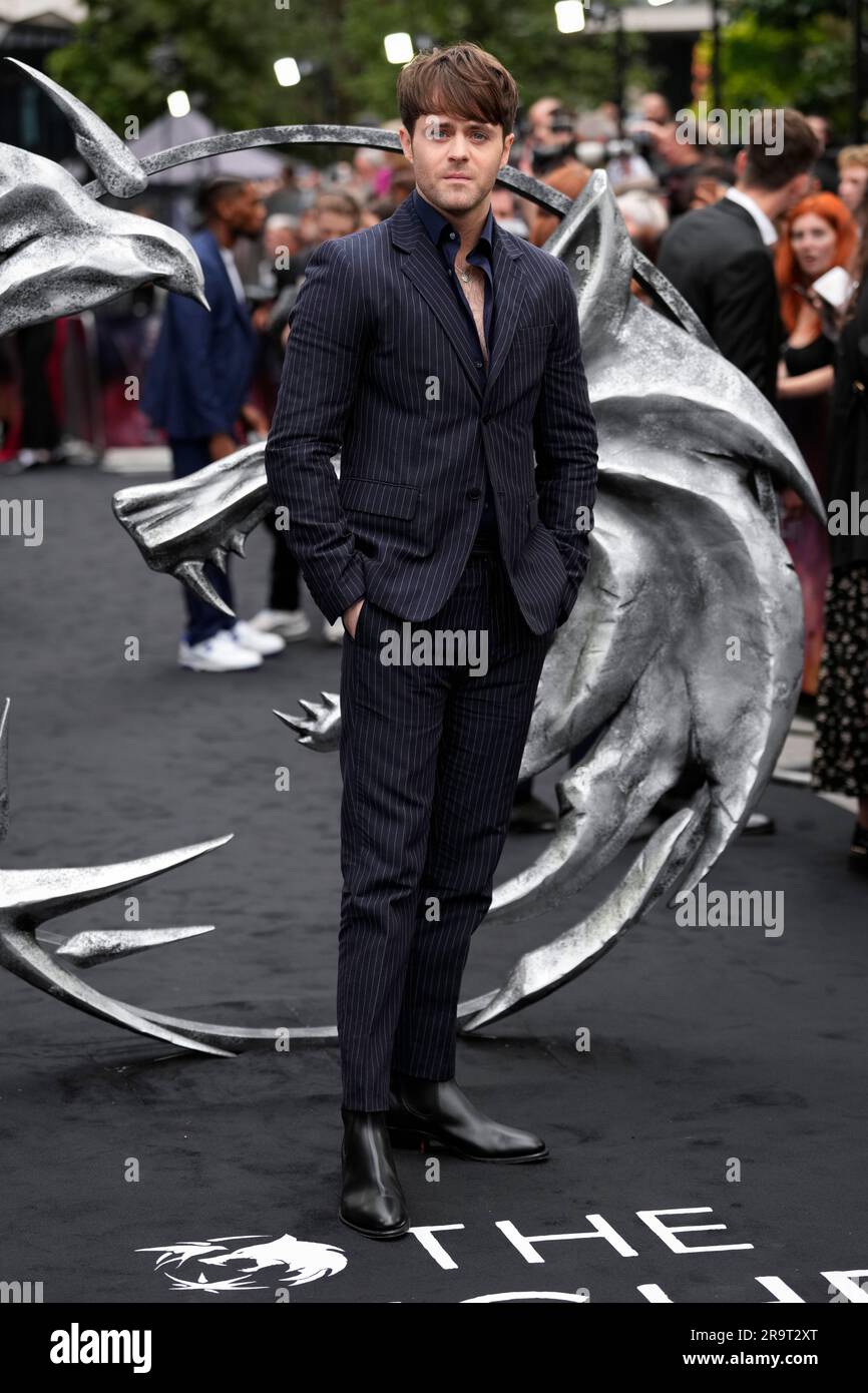 Joey Batey poses for photographers upon arrival at the World premiere for the third season of 'The Witcher' on Wednesday, June 28, 2023 in London. (Scott Garfitt/Invision/AP) Stockfoto