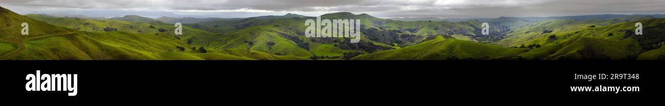 Blick auf die extrem hügelige Landschaft im Green Valley, Kalifornien, USA Stockfoto