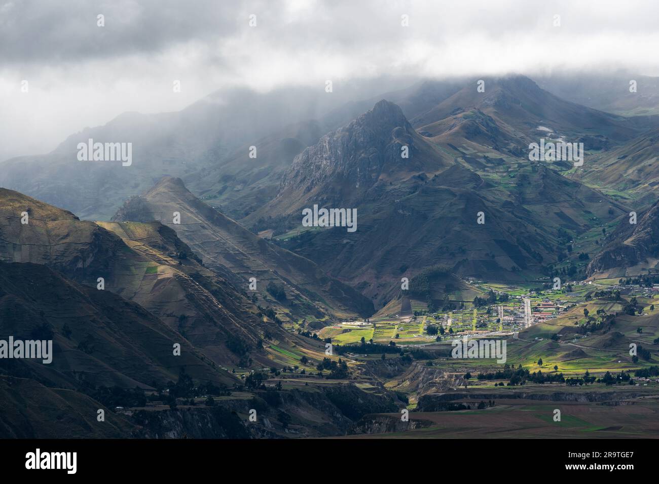 Landwirtschaftsdorf in den Anden in der Nähe der Lagune von Quilotoa, Quito, Ecuador. Stockfoto