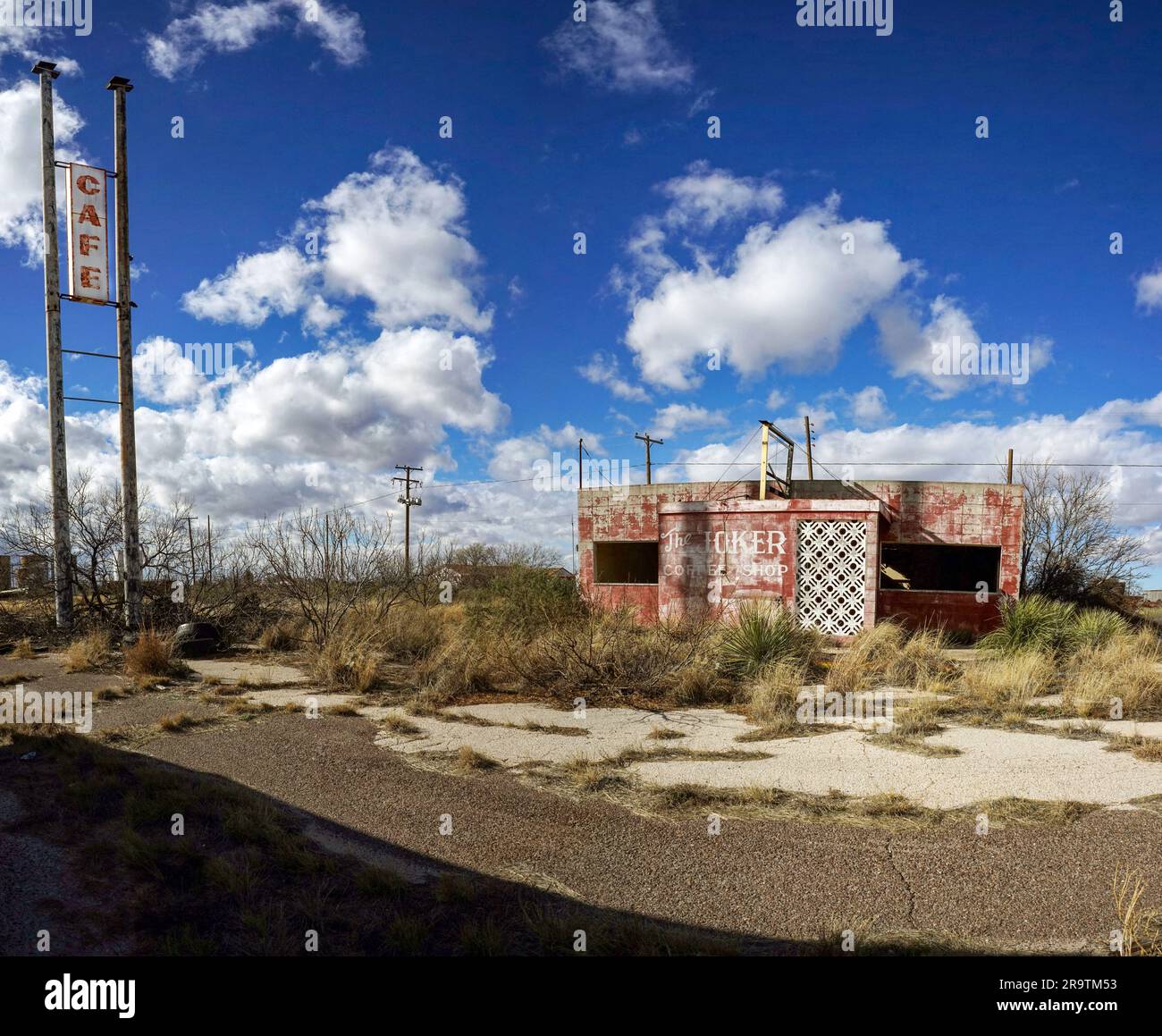 Altes verlassenes Café am Straßenrand an der 20 West Stockfoto