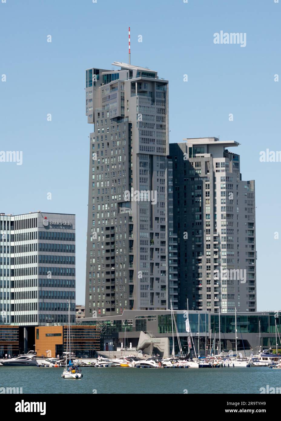 Seetürme und Gebäude der Bank von Polen im Jachthafen und Hafen von Gdynia in Gdynia, Polen, Europa, EU Stockfoto