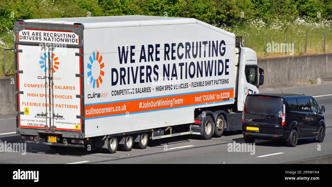 Werbung für Stellenangebote für Fahrer durch Culina Group auf der Seite eines eigenen Aufliegers für Lkw-Fahrer landesweit M25 Autobahn England Großbritannien Stockfoto
