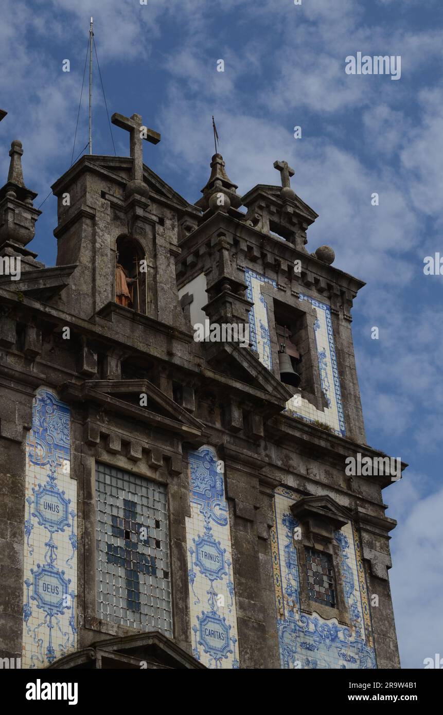 Die Igreja de Santo Ildefonso ist eine Kirche aus dem 18. Jahrhundert in Porto, Portugal. Stockfoto