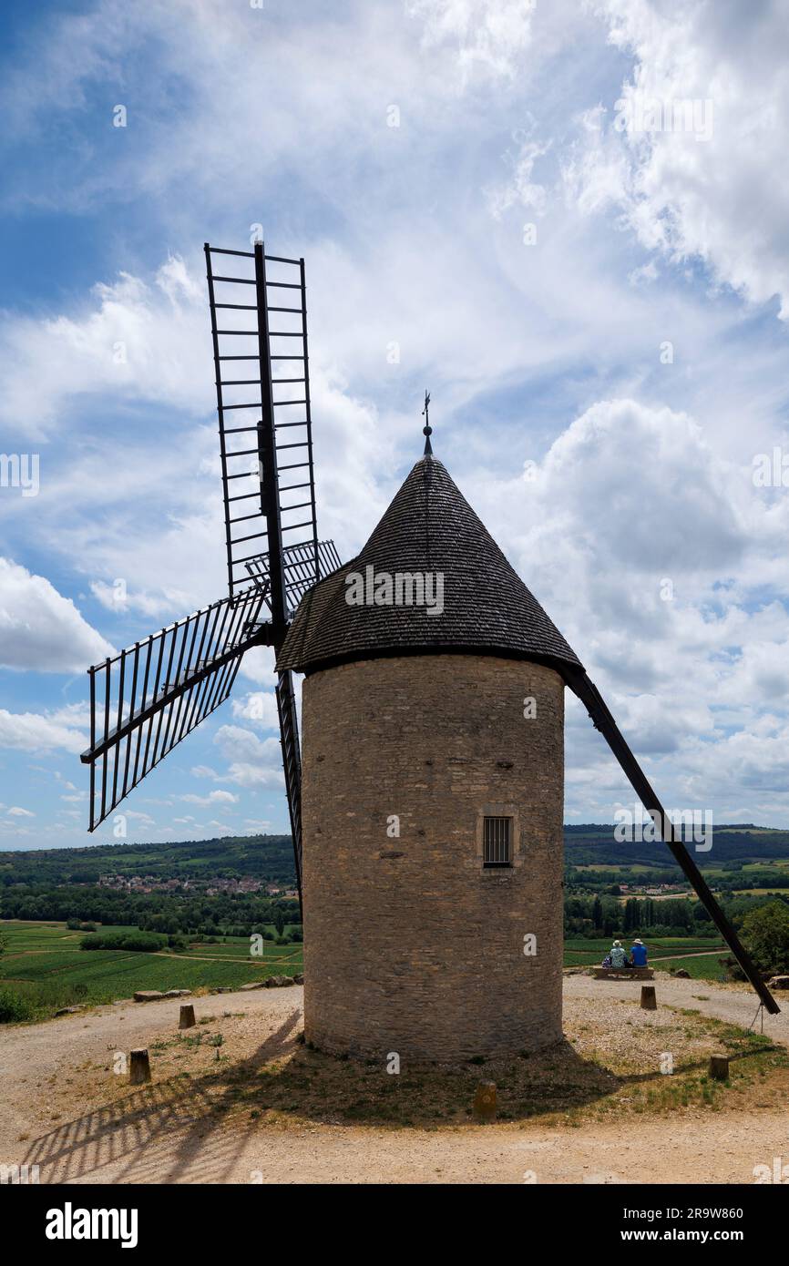 Die Windmühle in Santenay Beaune Cote-d-or France Stockfoto