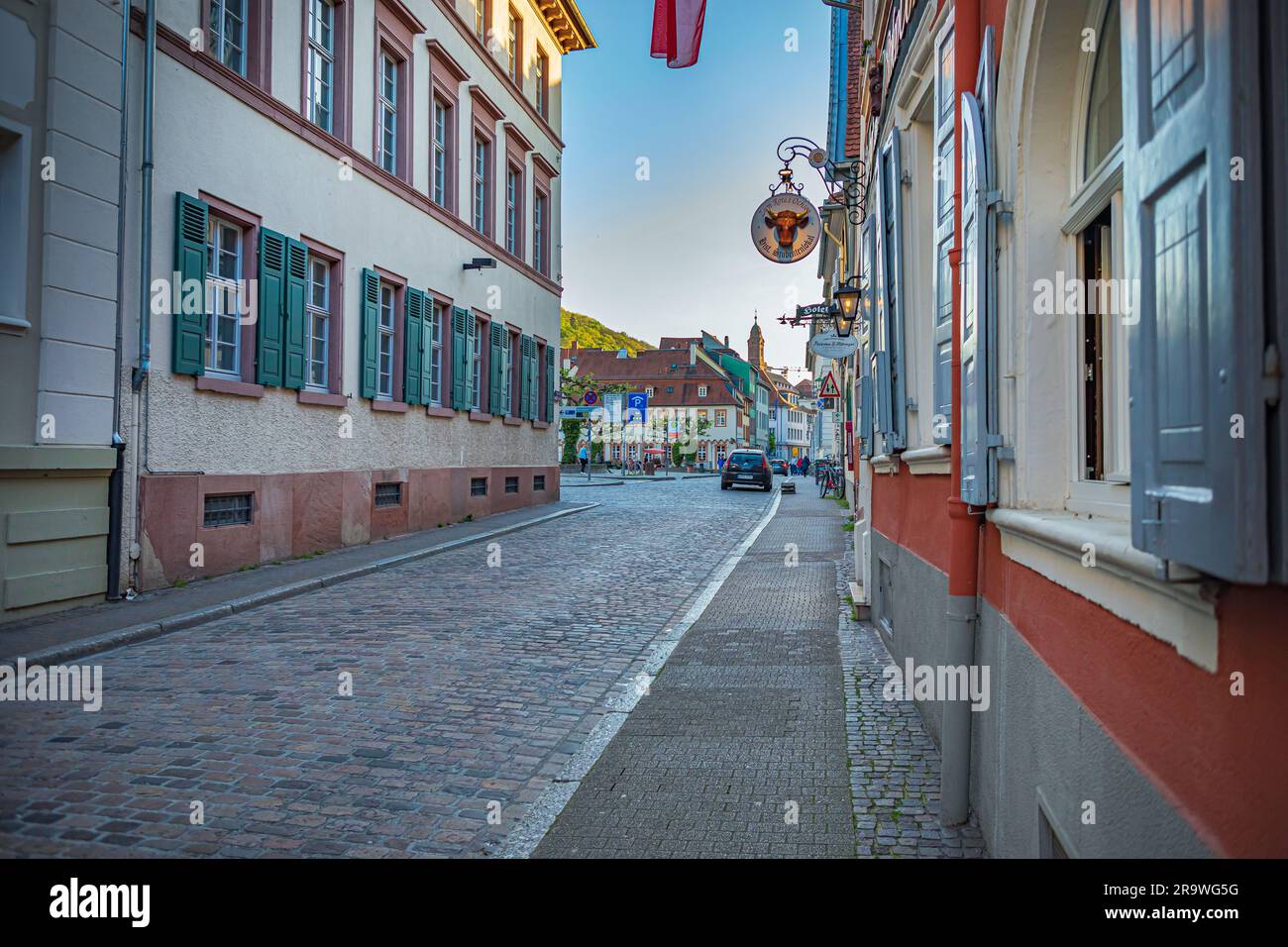 HEIDELBERG, BADEN-WÜRTTEMBERG, DEUTSCHLAND - CIRCA MAI 2023: Kornmarkt der Stadt Heidelberg, Deutschland. Stockfoto
