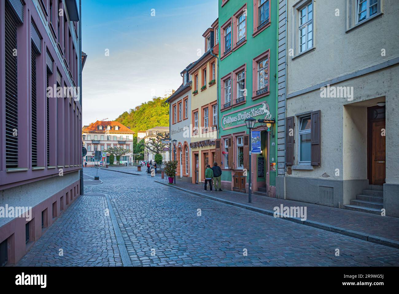 HEIDELBERG, BADEN-WÜRTTEMBERG, DEUTSCHLAND - CIRCA MAI 2023: Steingasse der Stadt Heidelberg, Deutschland. Stockfoto