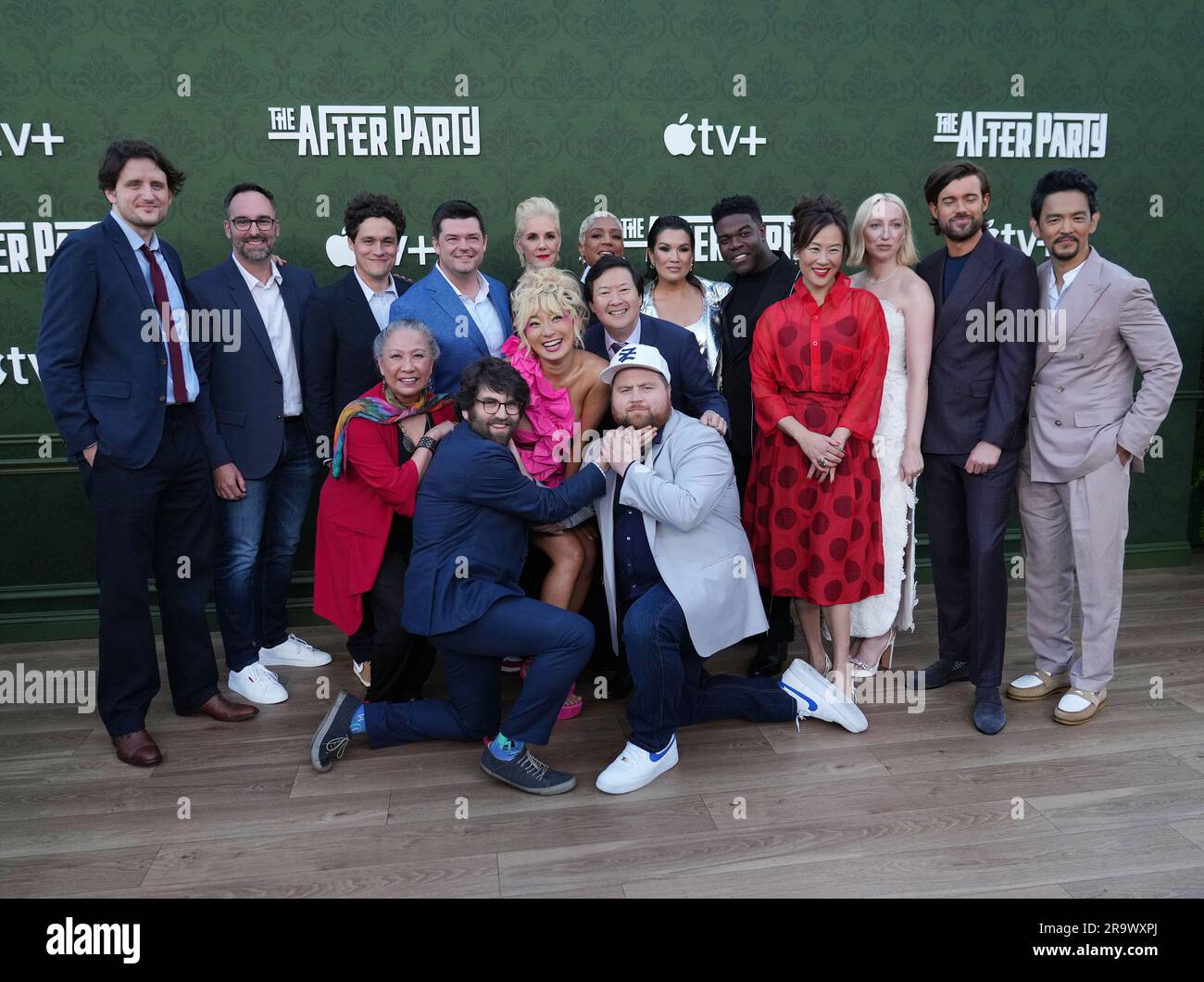 Los Angeles, USA. 28. Juni 2023. (L-R) THE AFTERPARTY Cast & Crew - Zach Woods, Anthony King, Jade Wu, Phil Lord, John Gemberling, Chris Miller, Poppy Liu, Ken Jeong, Elizabeth Perkins, Paul Walter Hauser, Tiffany Haddish, Zoe Chao, Sam Richardson, Vivian Wu, Anna Ryan Konkle, Jack Whitehall und John Cho bei der Premiere der AFTERPARTY Season 2 im Apple TV, die am Mittwoch, den 28. Juni 2023, im Bruin Theater in Westwood, Kalifornien, stattfindet. (Foto: Sthanlee B. Mirador/Sipa USA) Guthaben: SIPA USA/Alamy Live News Stockfoto