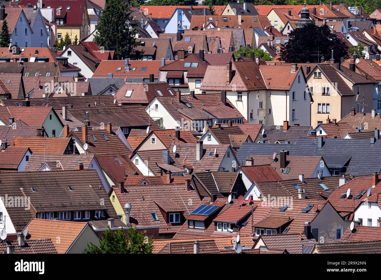 Hausdächer, dichter Bau in Mühlhausen, Stuttgart, Baden-Württemberg, Deutschland Stockfoto