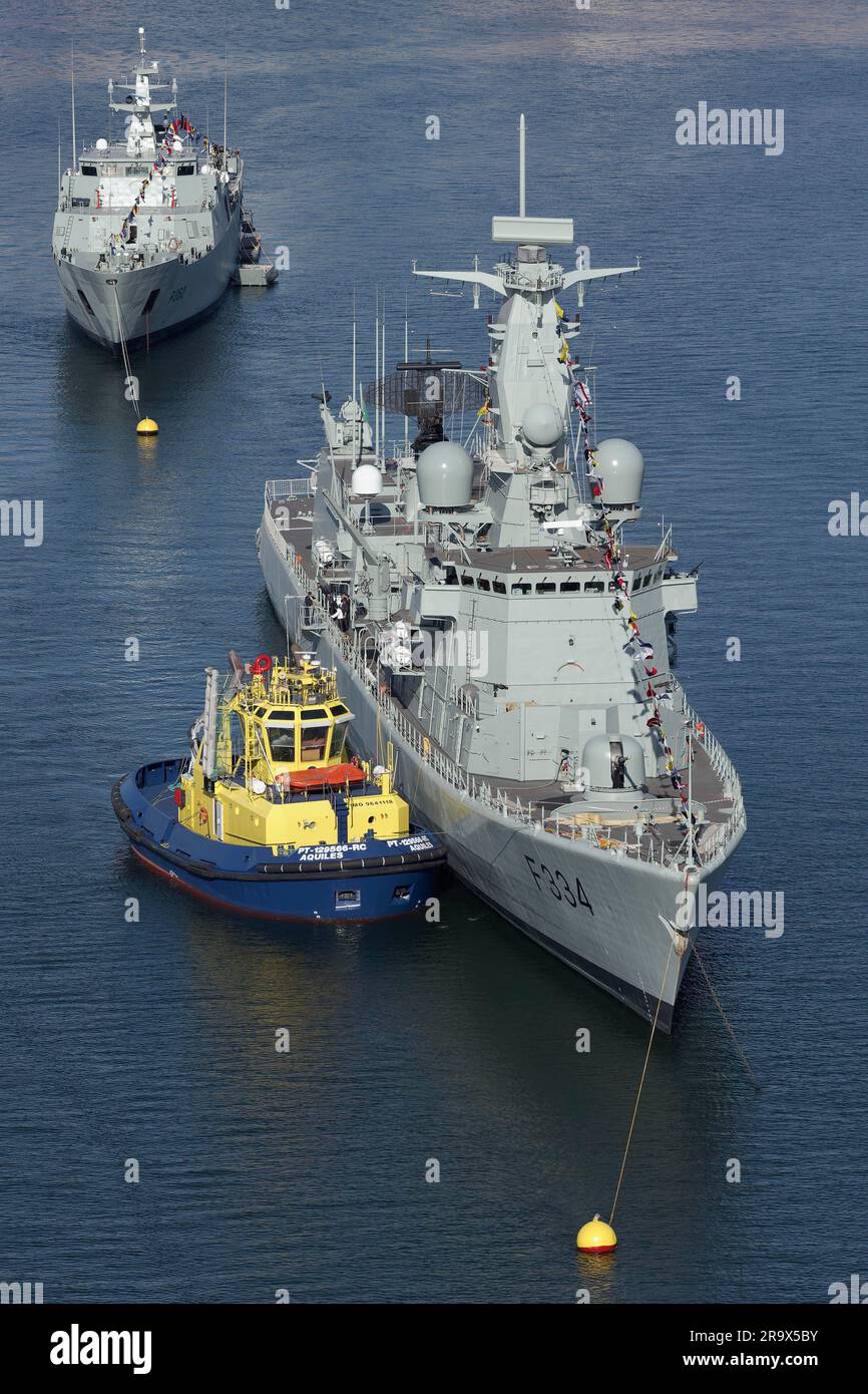 Fregatte NRP D. Francisco de Almeida, portugiesisches Kriegsschiff der Marine, ankert am Douro River zum Navy Day, Porto, Portugal Stockfoto