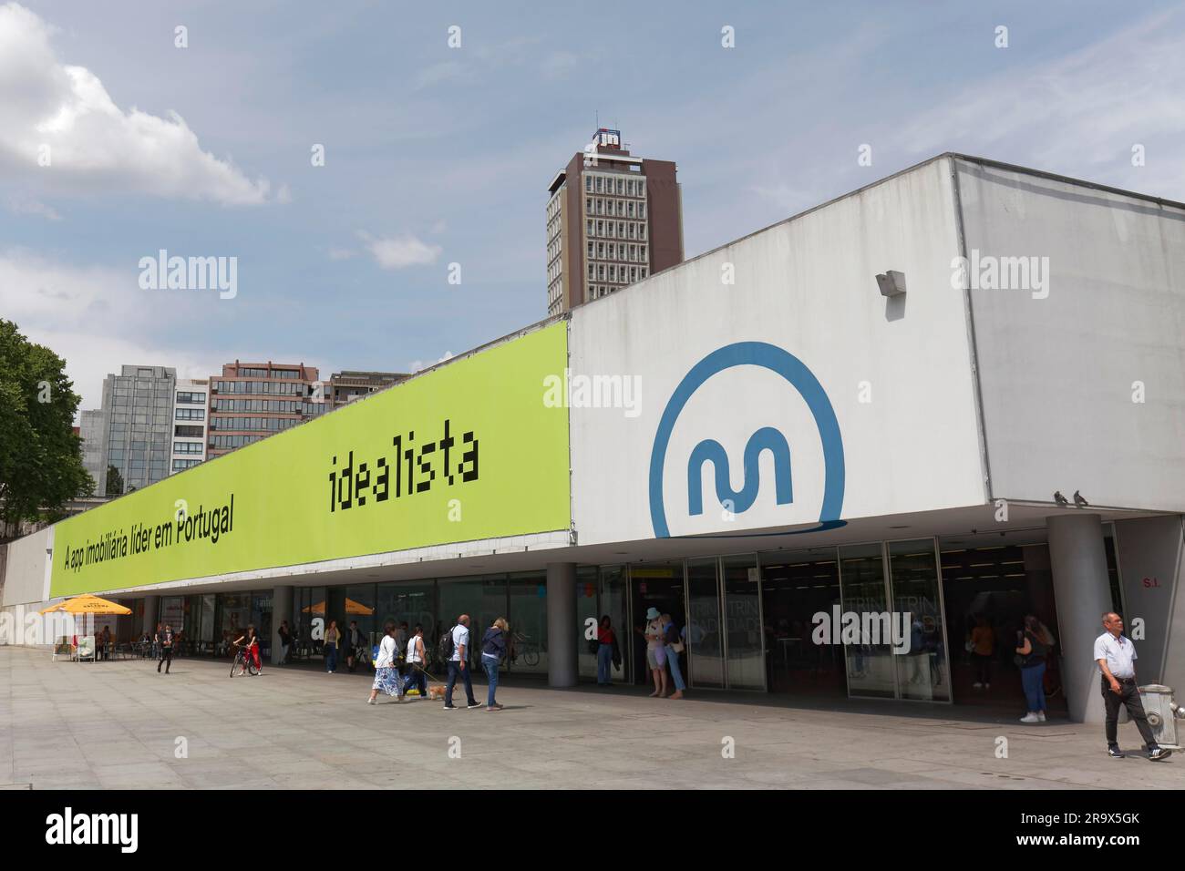 U-Bahn-Station Trinidade über der Erde, Metro do Porto Light Rail, Porto, Portugal Stockfoto