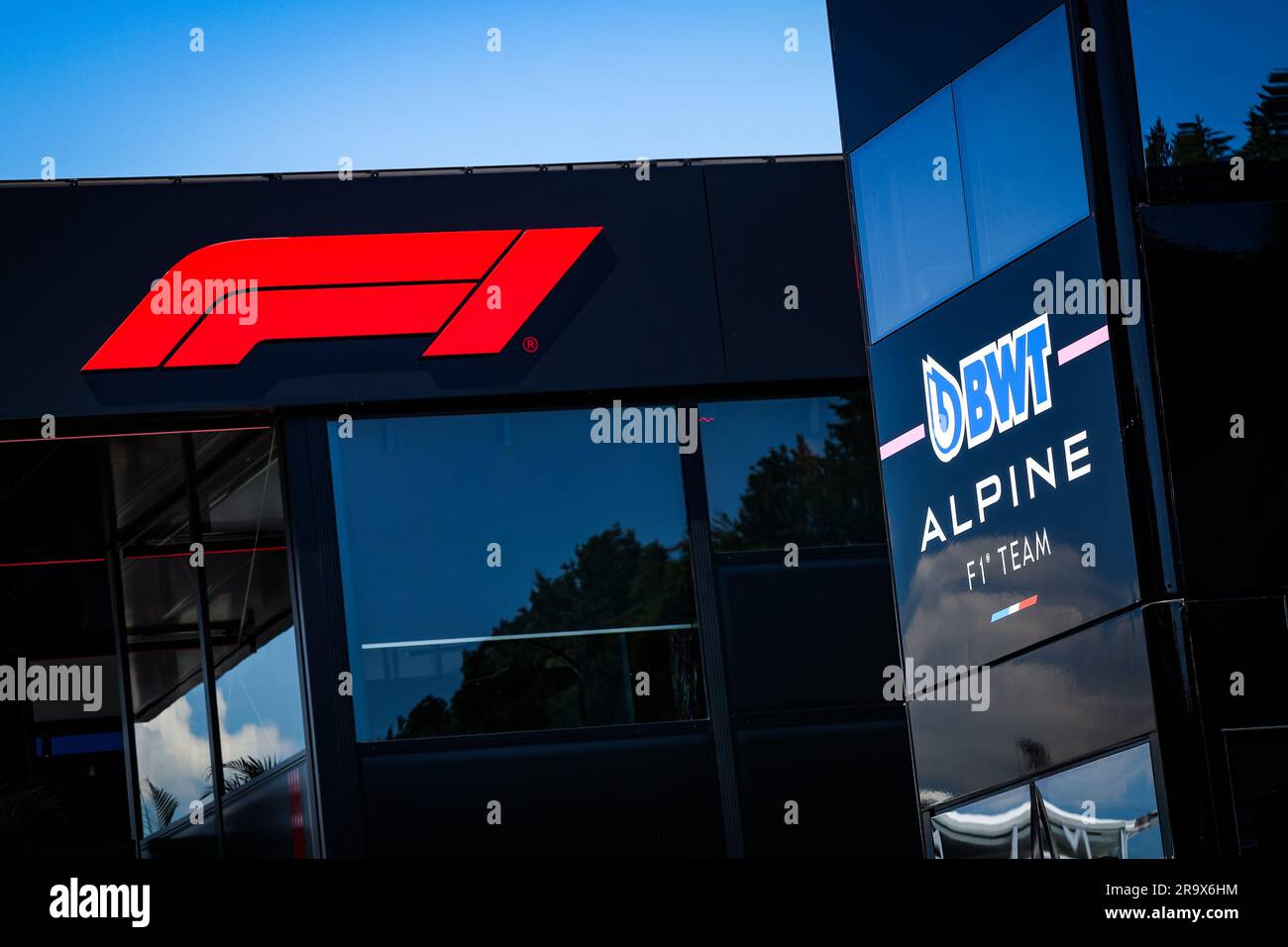 Spielberg, Autriche. 29. Juni 2023. F1 & Alpine F1 Team Logo während der Formel 1 Rolex Grosser Preis von Osterreich 2023, Großen Preis Österreich 2023, 9. Runde der Formel-1-Weltmeisterschaft 2023 vom 30. Juni bis 2. Juli 2023 auf dem Red Bull Ring in Spielberg, Österreich - Foto Florent Gooden/DPPI Credit: DPPI Media/Alamy Live News Stockfoto