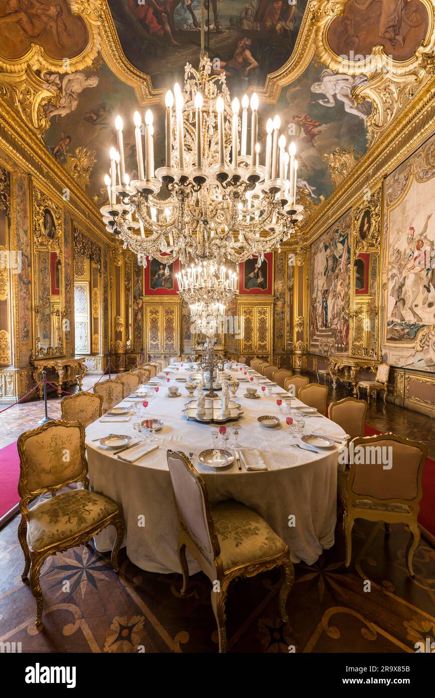 Ein festlicher Tisch im kleinen Speisesaal, Sala da Pranzo, Palazzo reale di Torino, Residenzpalast der Könige von Savoyen, Turin, Piemont Stockfoto