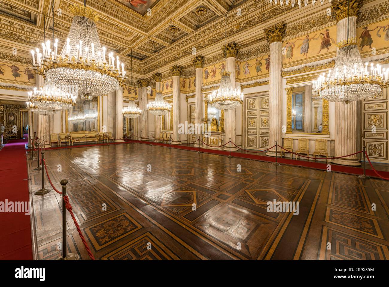 Festlich beleuchteter Ballsaal, Sala da Ballo, Palazzo reale di Torino, Residenzpalast der Könige von Savoyen, Turin, Piemont, Italien, UNESCO-Weltkulturerbe Stockfoto