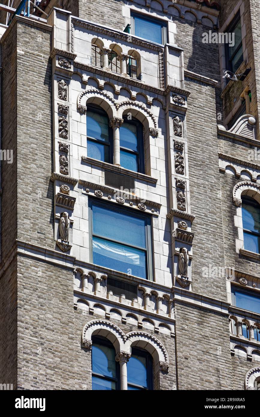 Das Benjamin ist ein Wahrzeichen von New York City in Manhattans Stadtviertel Midtown East, das von Emery Roth entworfen und 1927 fertiggestellt wurde. Stockfoto