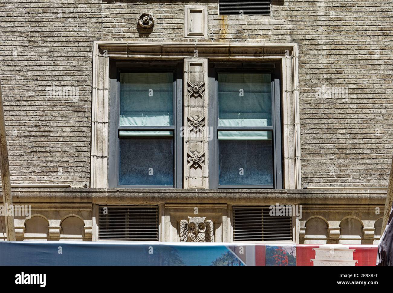 Das Benjamin ist ein Wahrzeichen von New York City in Manhattans Stadtviertel Midtown East, das von Emery Roth entworfen und 1927 fertiggestellt wurde. Stockfoto