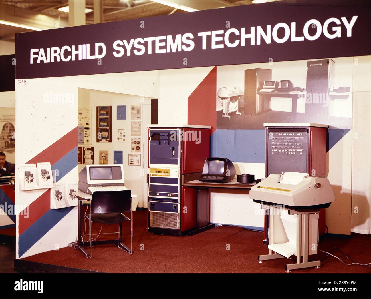 Handel, Messen, Stand der Fairchild Systems Technology, circa 1970, ZUSÄTZLICHE-RECHTE-FREIGABE-INFO-NICHT-VERFÜGBAR Stockfoto