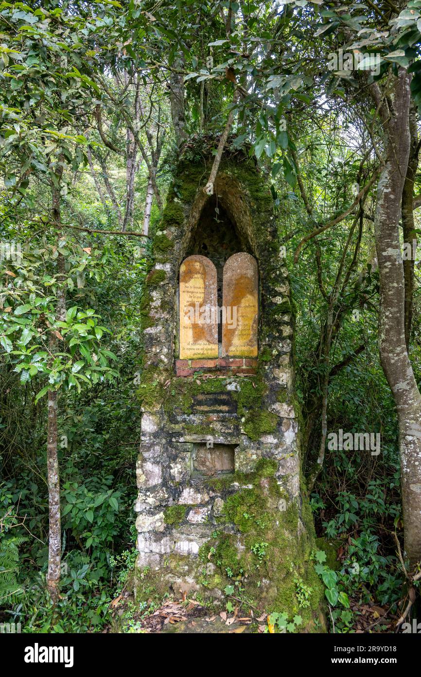 Ein religiöser Schrein im Parque Natural Chicaque. Kolumbien, Südamerika. Stockfoto