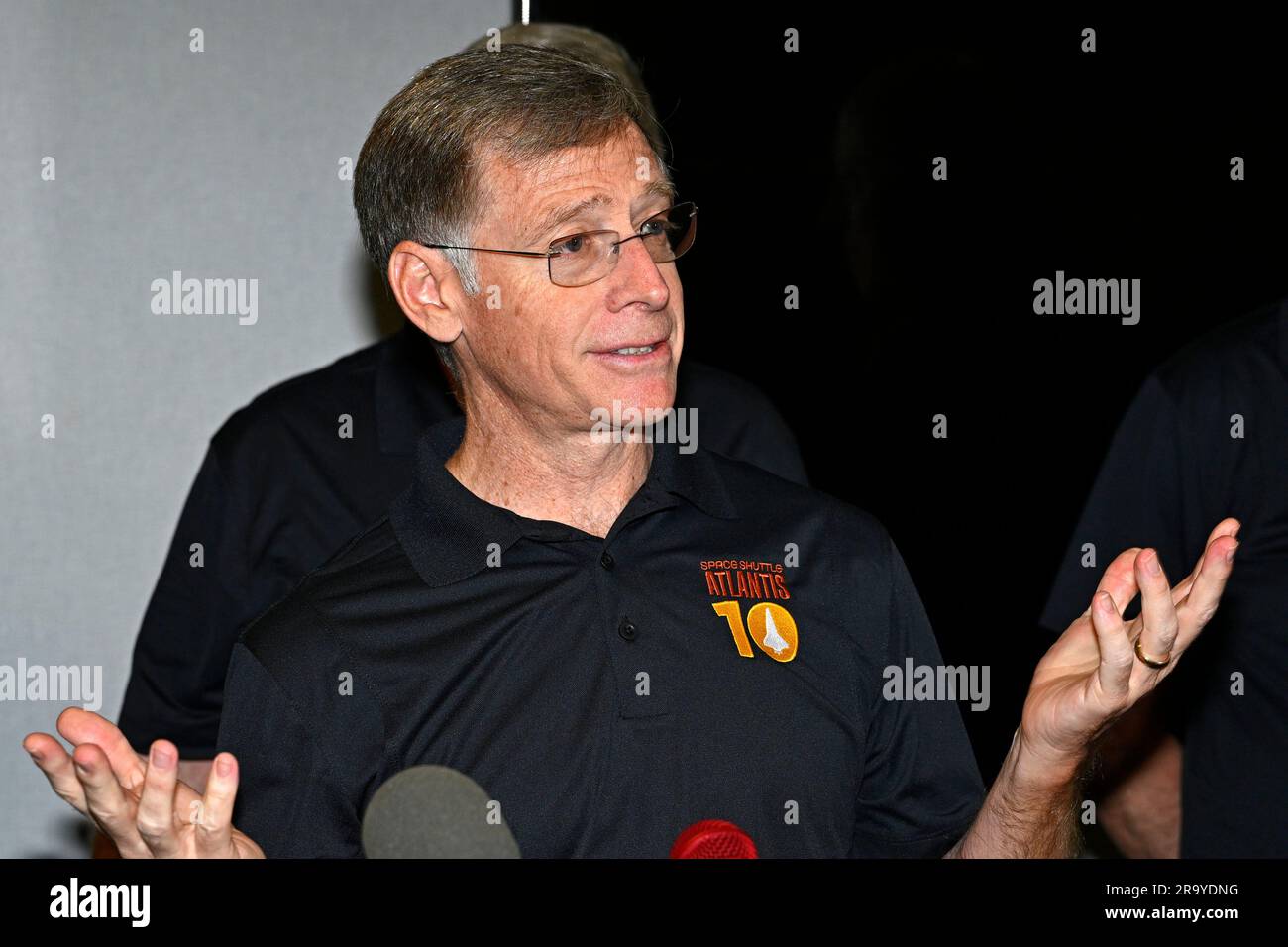 Der ehemalige Astronaut Chris Ferguson beantwortet am Donnerstag, den 29. Juni 2023 im Kennedy Space Center Visitor Complex, Florida, Fragen aus den Medien vor einer Veranstaltung zum zehnten Jahrestag der Ausstellung „Space Shuttle Atlantis“. Foto: Joe Marino/UPI Credit: UPI/Alamy Live News Stockfoto