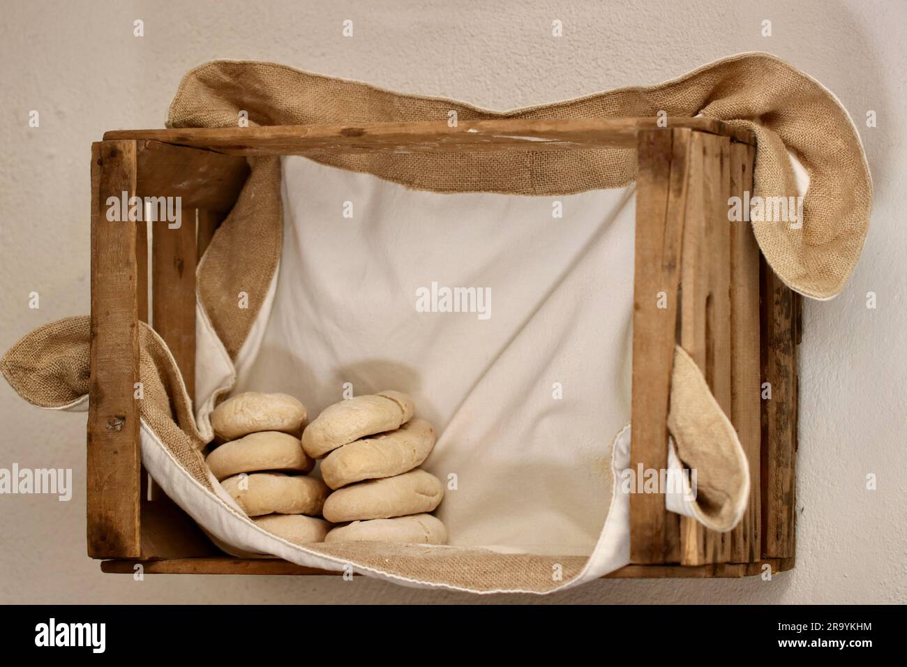 Eine kleine Anzahl von Brötchen zum Verkauf in einem kleinen Café, Spanien Stockfoto