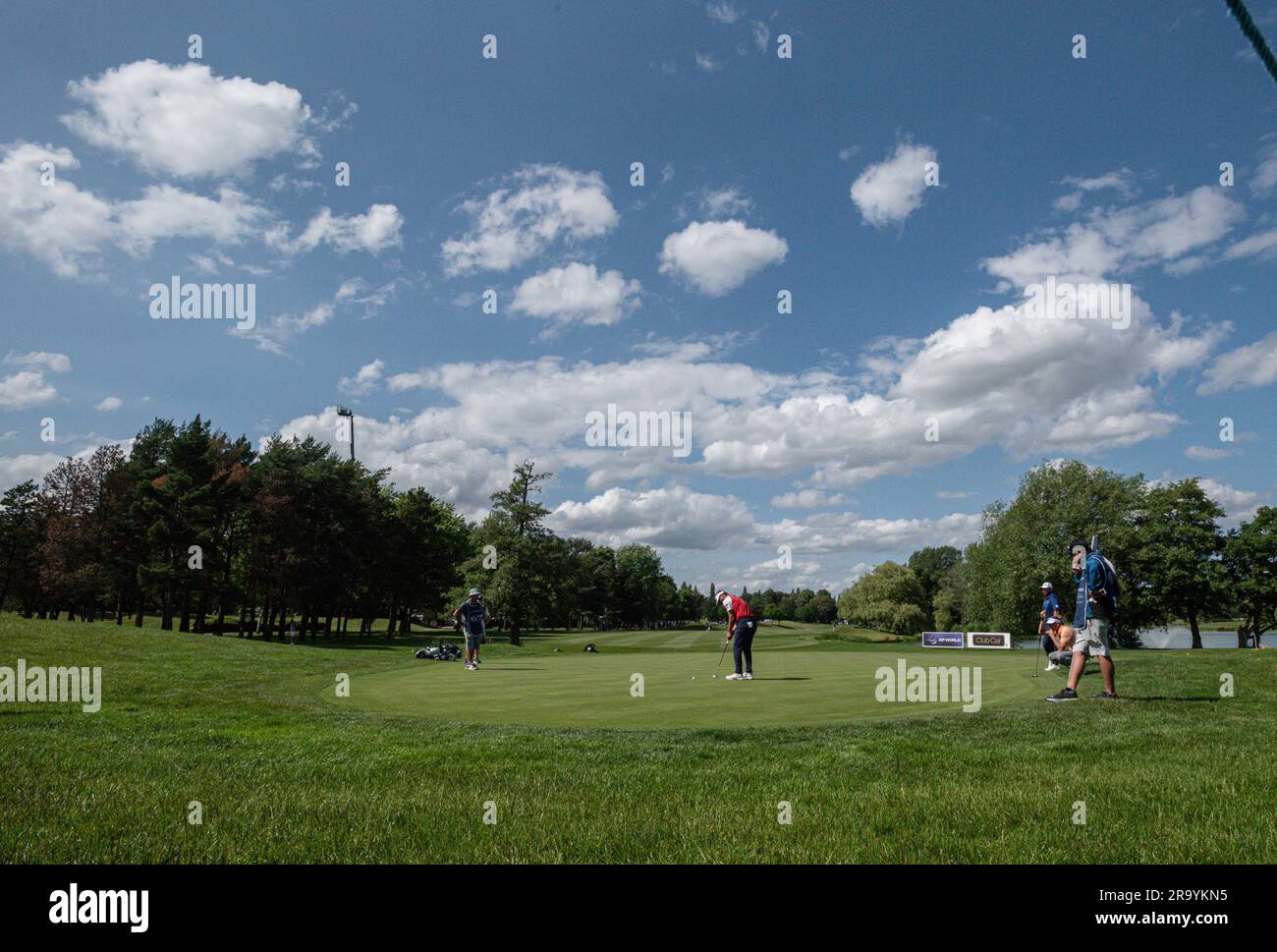 29. Juni 2023; The Belfry, Sutton Coldfield, West Midlands, England: Betfred British Masters Golf, Tag 1; Antoine Rozner (FRA) gibt Credit: Action Plus Sports Images/Alamy Live News heraus Stockfoto