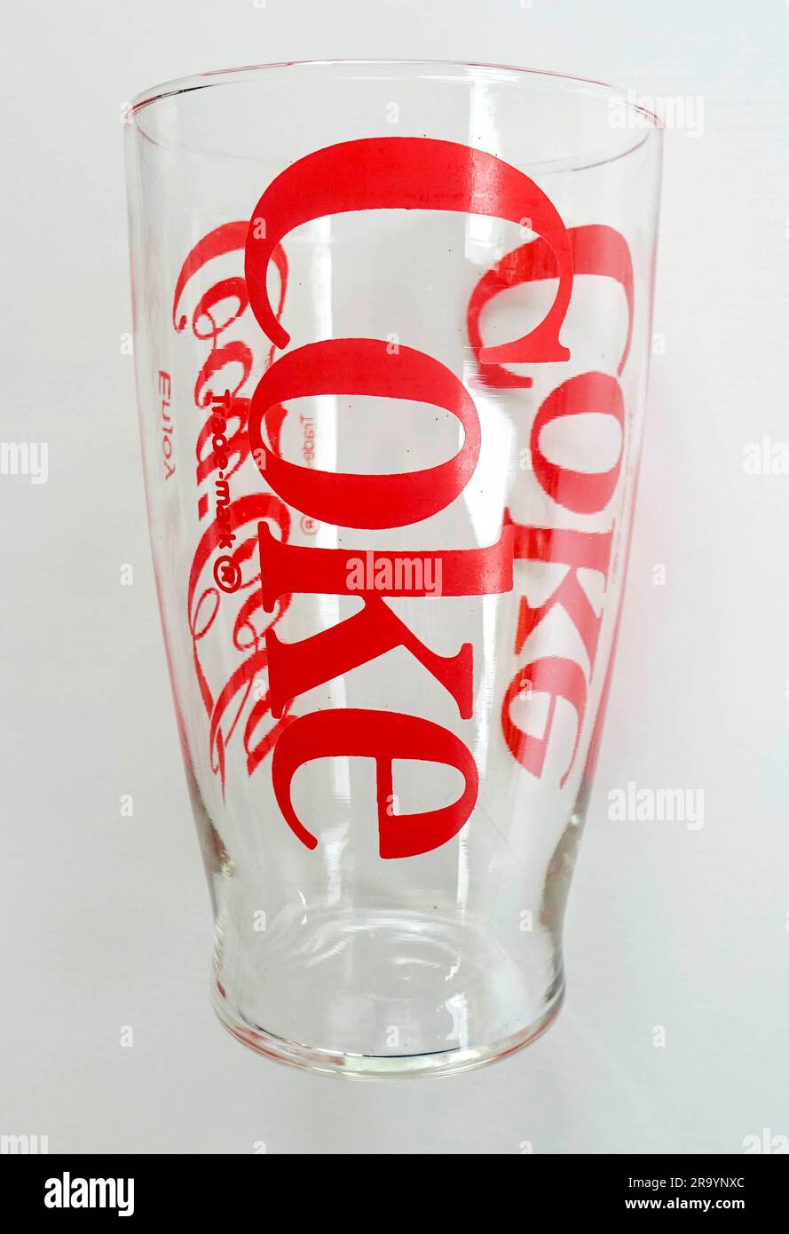 Großes Retro-Coca-Cola-Glas Stockfoto