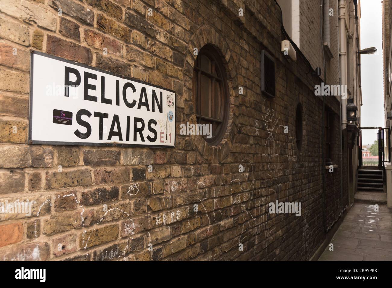 Pelican Treppe neben dem Prospect of Whitby - ein historisches öffentliches Haus am Ufer der Themse in Wapping, Tower Hamlets, London, Großbritannien Stockfoto