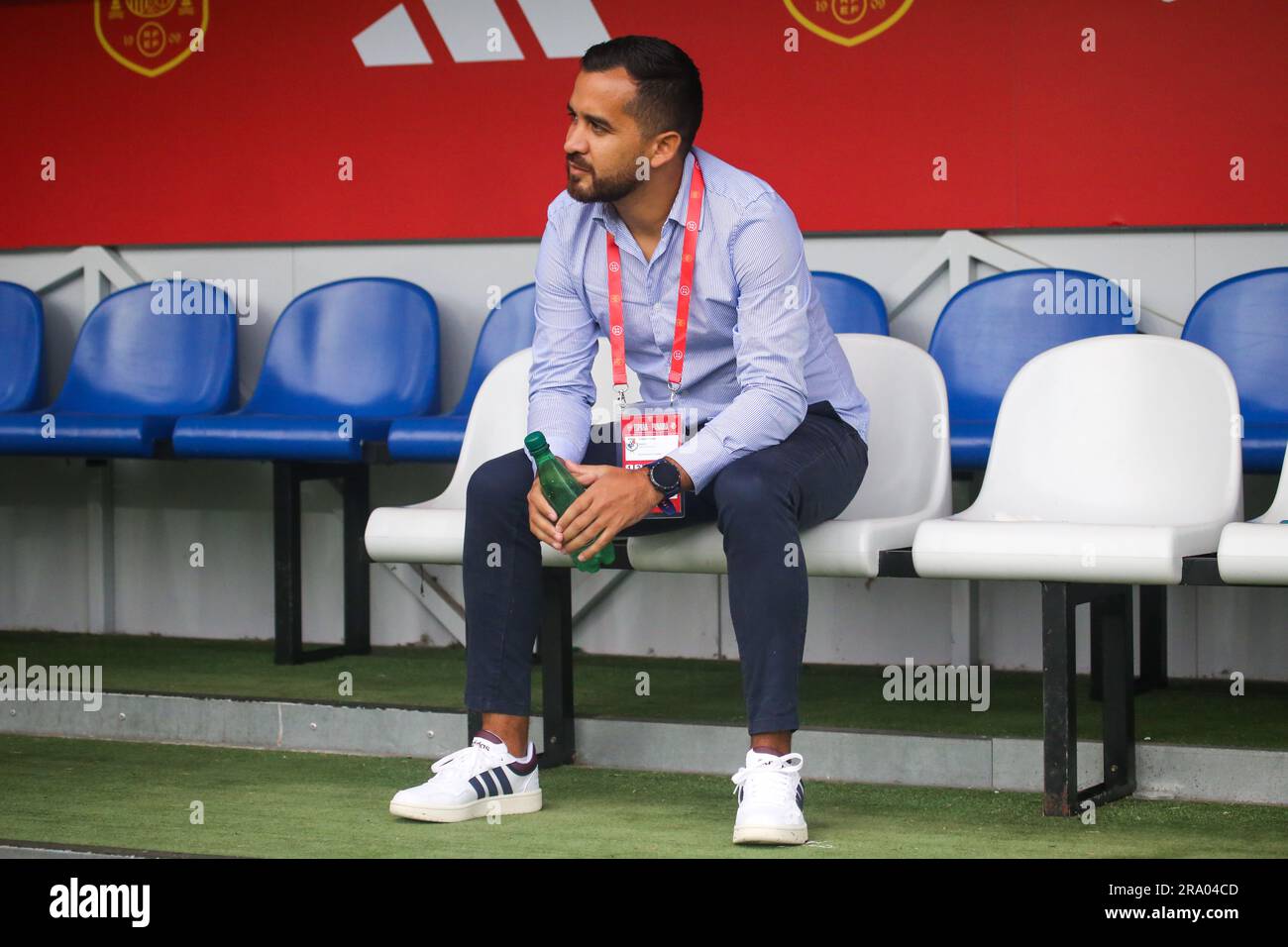 Aviles, Spanien, 30. Juni 2023: Der Panamakutsche Ignacio Quintana sitzt während des Freundschaftsspiels zwischen Spanien und Panama am 30. Juni 2023 auf der Bank im Roman Suarez Puerta Stadion in Aviles, Spanien. Kredit: Alberto Brevers/Alamy Live News Stockfoto