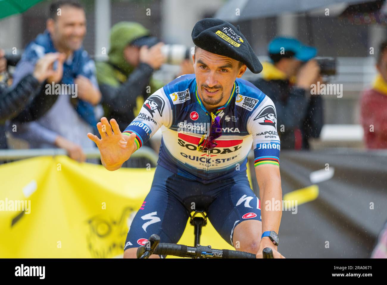 Bilbao, Baskenland, Frankreich, 29. Juni 2023, Julian Alaphilippe of Soul Quick-Step während der Tour de France Team-Präsentationszeremonie im Guggenheim Museum, Bilbao, während der 110. Ausgabe der Tour de France. Kredit: Nick Phipps/Alamy Live News Stockfoto