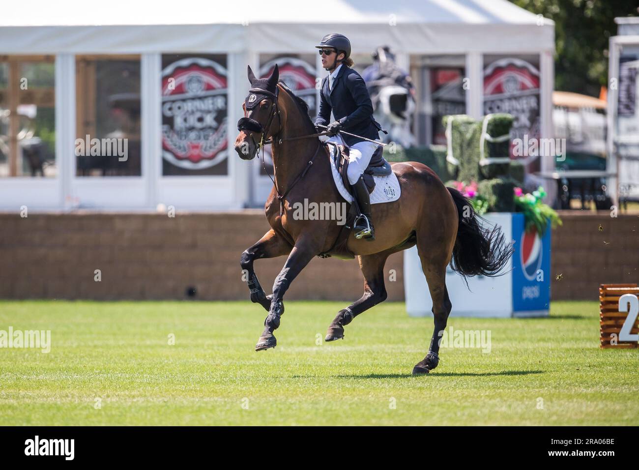 Shawn Casady aus den USA tritt am 28. Juni 2023 auf der Pan American Show in Spruce Meadows in Calgary, Alberta, Kanada, an. Stockfoto