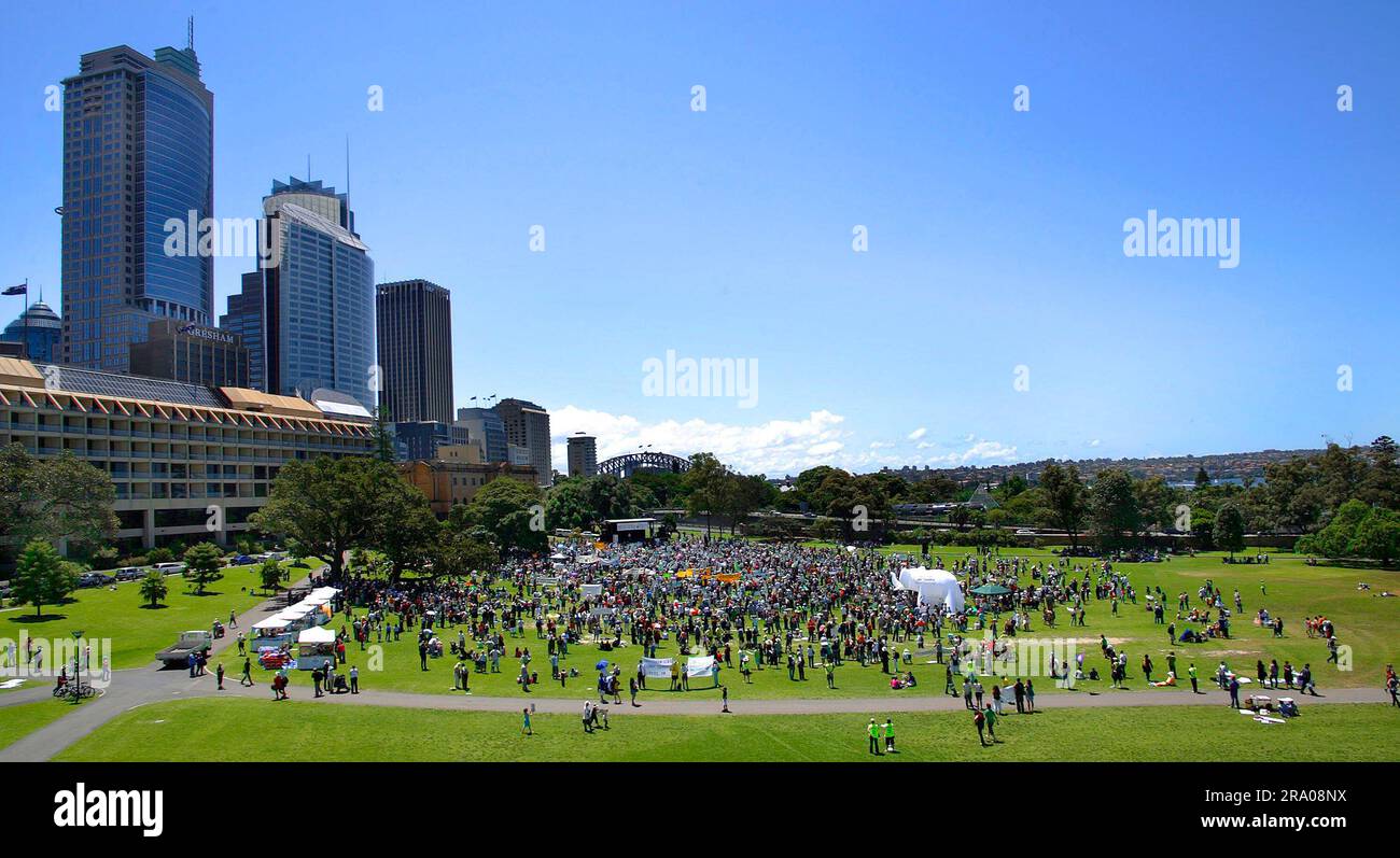 Zwei Wochen vor den nationalen Wahlen am 24. November findet in Sydney ein „Walk Against Warming“ statt, der vom Naturschutzrat organisiert wird, um Politiker auf die Sorgen der Gemeinschaft über den Klimawandel aufmerksam zu machen. The Domain, Sydney, Australien. 11.11.07. Stockfoto