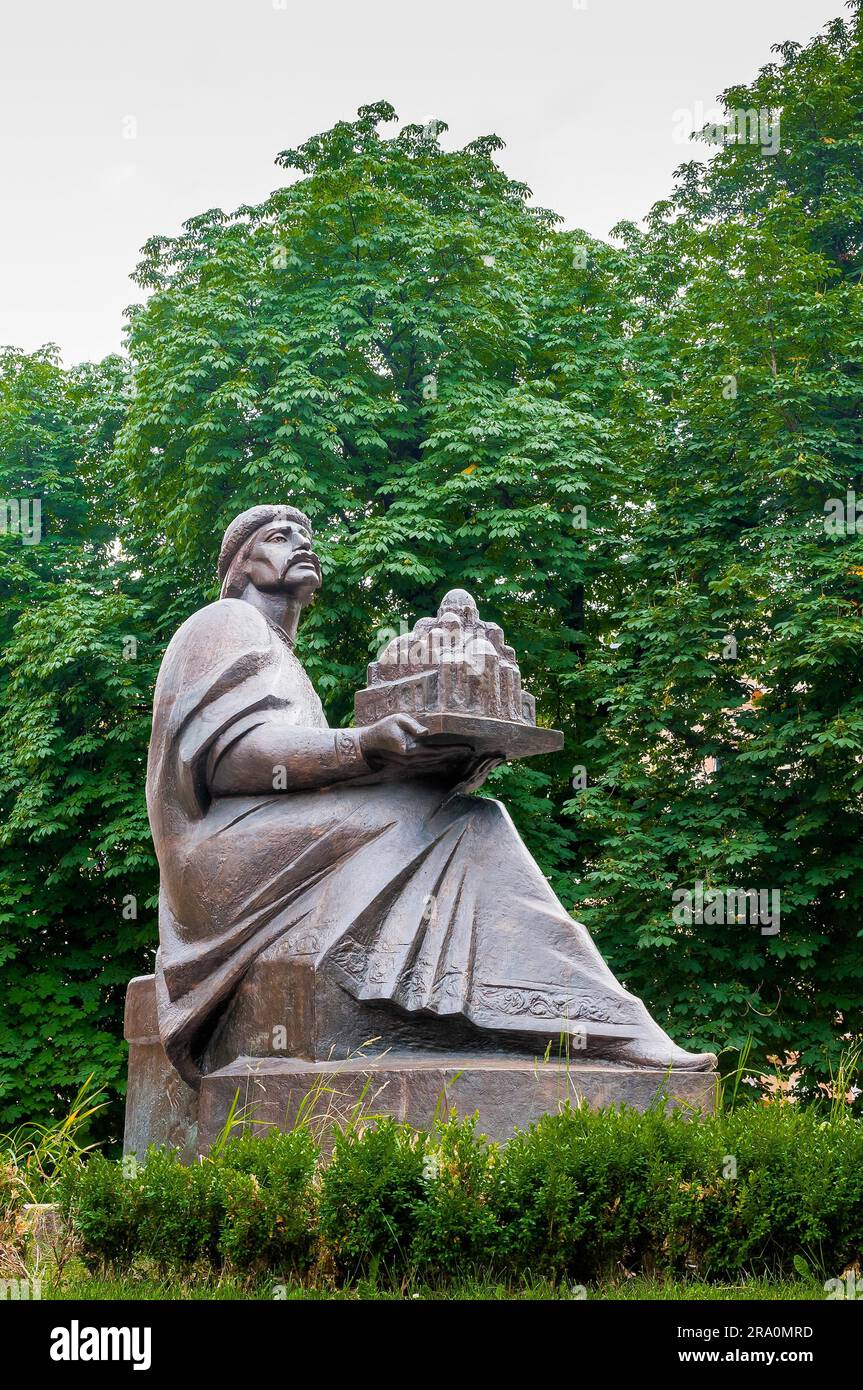 KIEW, UKRAINE - 15. JUNI 2010 - Jaroslav Mudry der Weise, Großfürst von Novgorod und Kiew, hält die Hagia Sophia-Kathedrale in den Händen Stockfoto