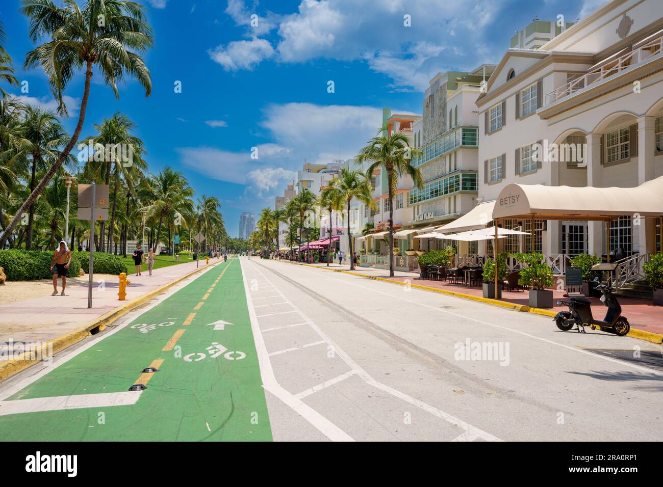 miami Beach, FL, USA - 29. Juni 2023: Miami Beach Ocean Drive Radwege Stockfoto