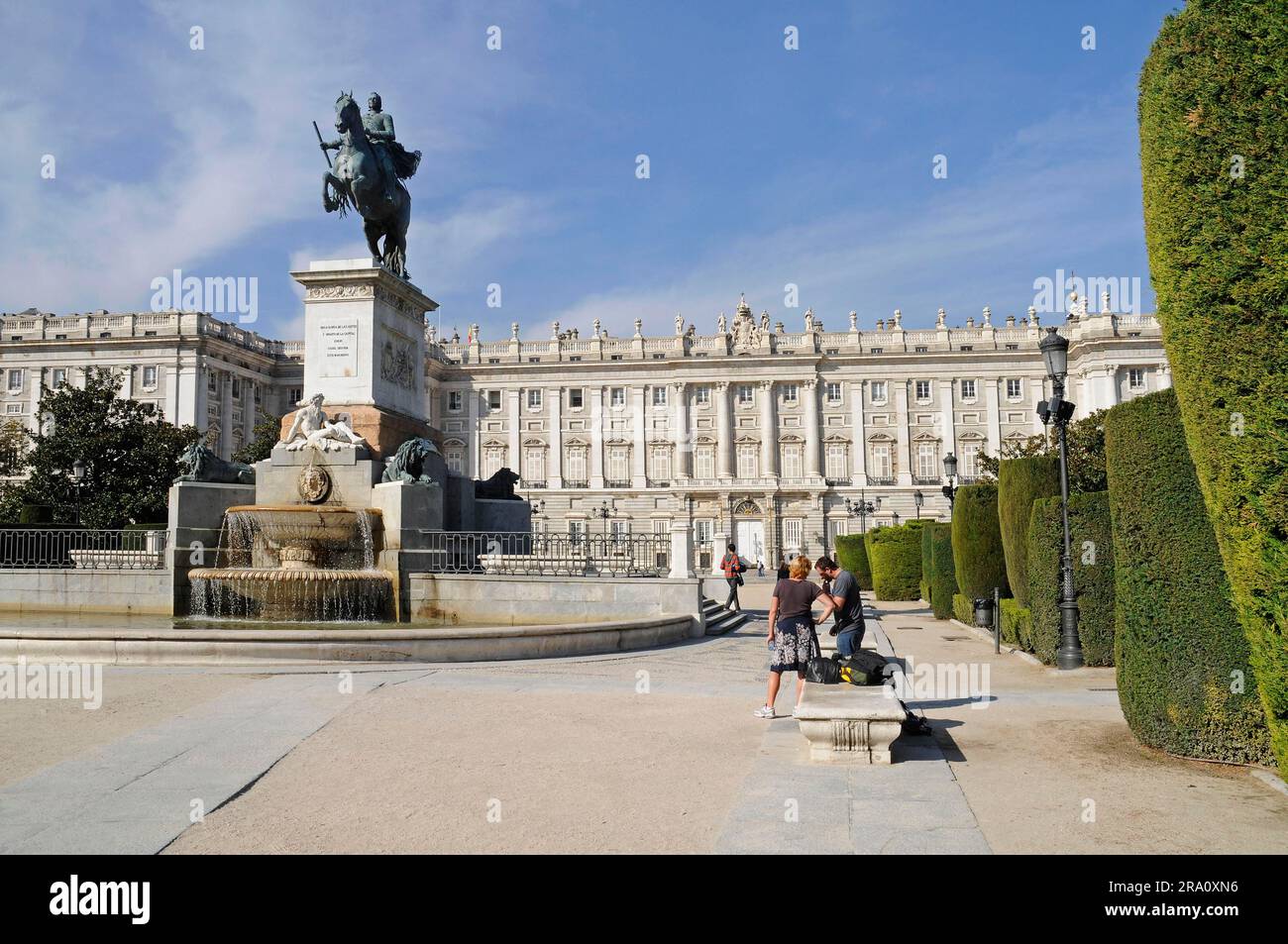 Plaza de Oriente, Palacio Real, Felipe IV. Reiterstatue, Königspalast, Madrid, Spanien Stockfoto