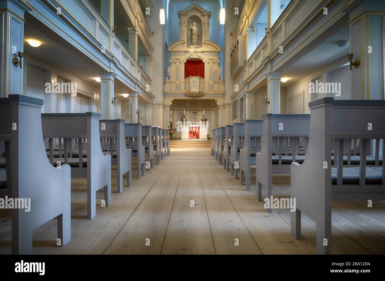 Jakobskirche, Innenhof mit Altar und Holzgalerien, Weimar, Thüringen, Deutschland Stockfoto