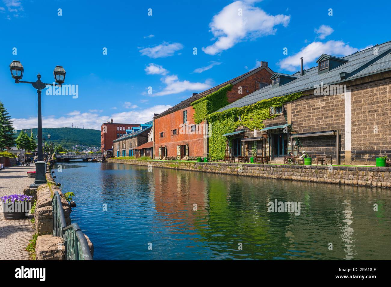 Kanal in der Hafenstadt Otaru in Hokkaido, Japan. Übersetzung: Otaru Warehouse. Stockfoto
