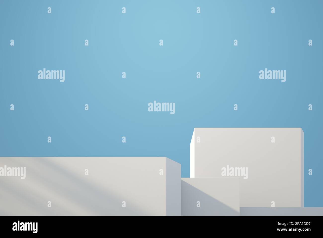 Minimalistisch-moderne geometrische Architektur mit blauem Himmel, einfache Wände in konkretem Weiß Stockfoto