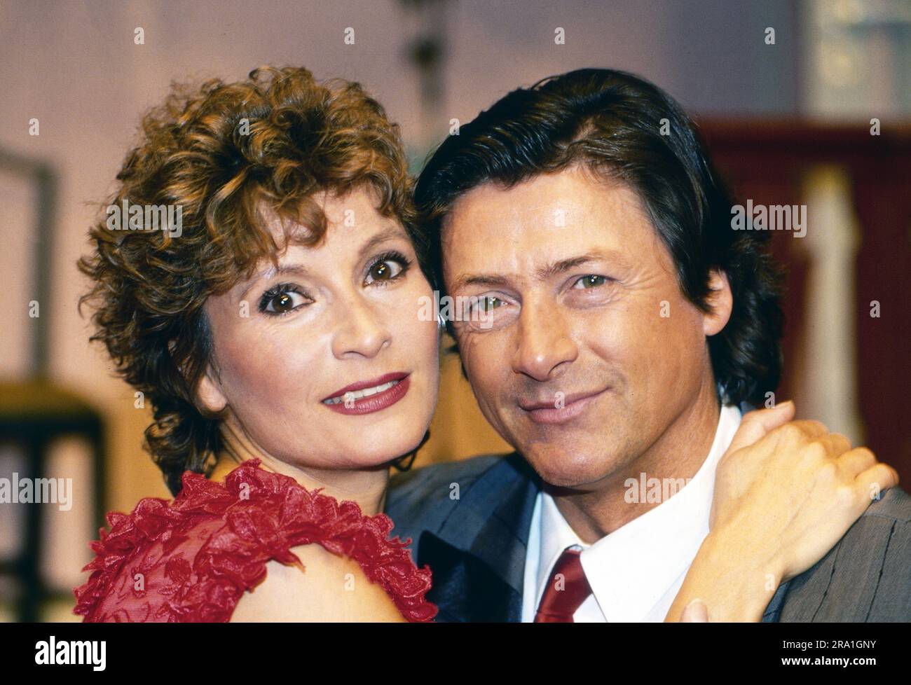 Susanne Uhlen mit Partner Herbert Herrmann in einem Theaterstück, Deutschland um 1990. Stockfoto