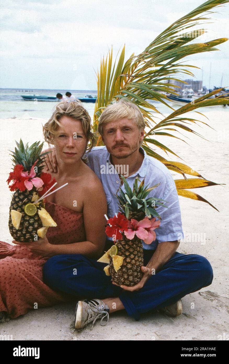 Marion Kracht, deutsche Schauspielerin und Sprecherin, am Strand miit