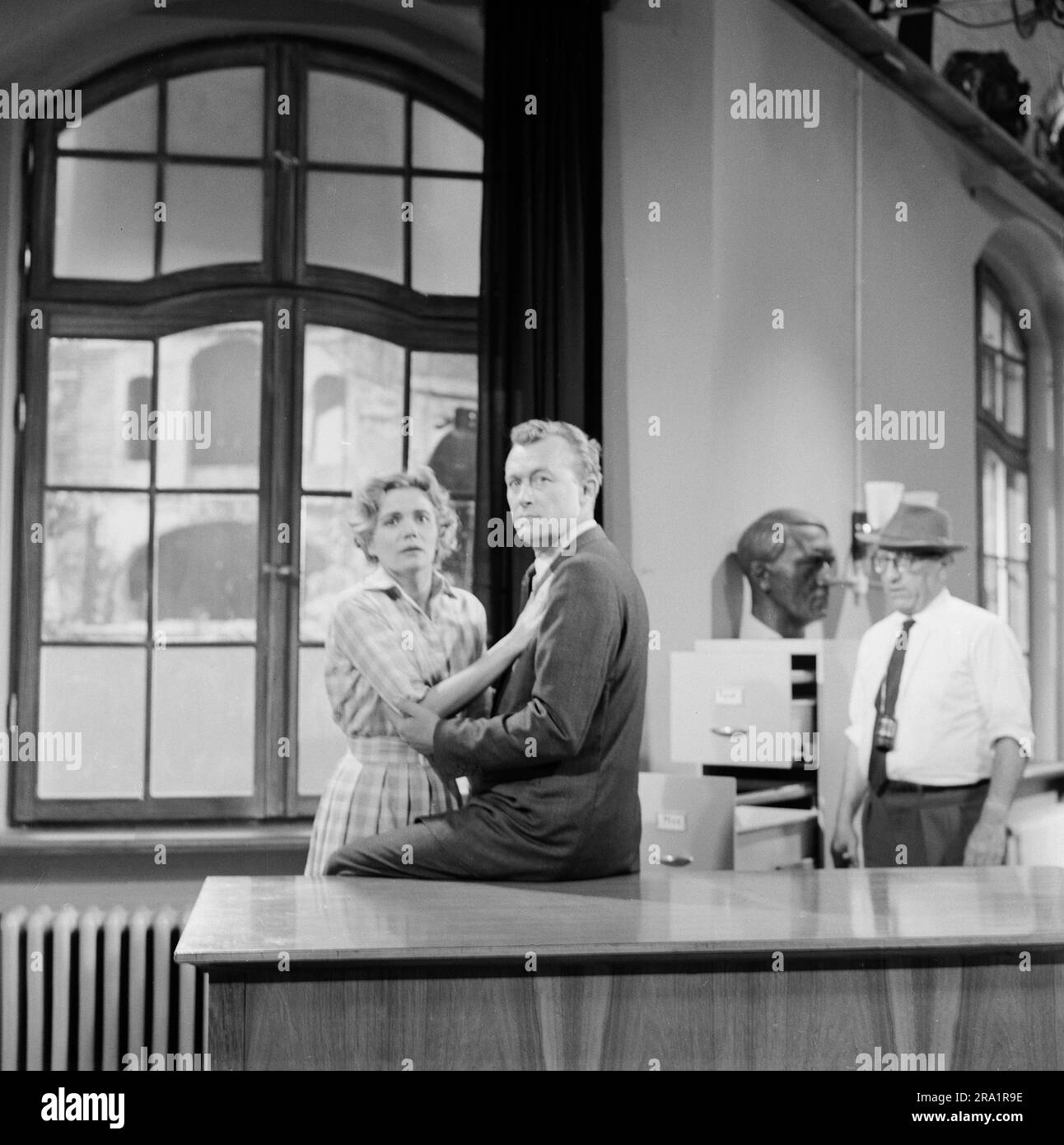 Nachts wenn der Teufel kam, Spielfilm, Deutschland 1957, Regie: Robert Siodmak (rechts), Darsteller: Annemarie Düringer, Claus Holm Stockfoto