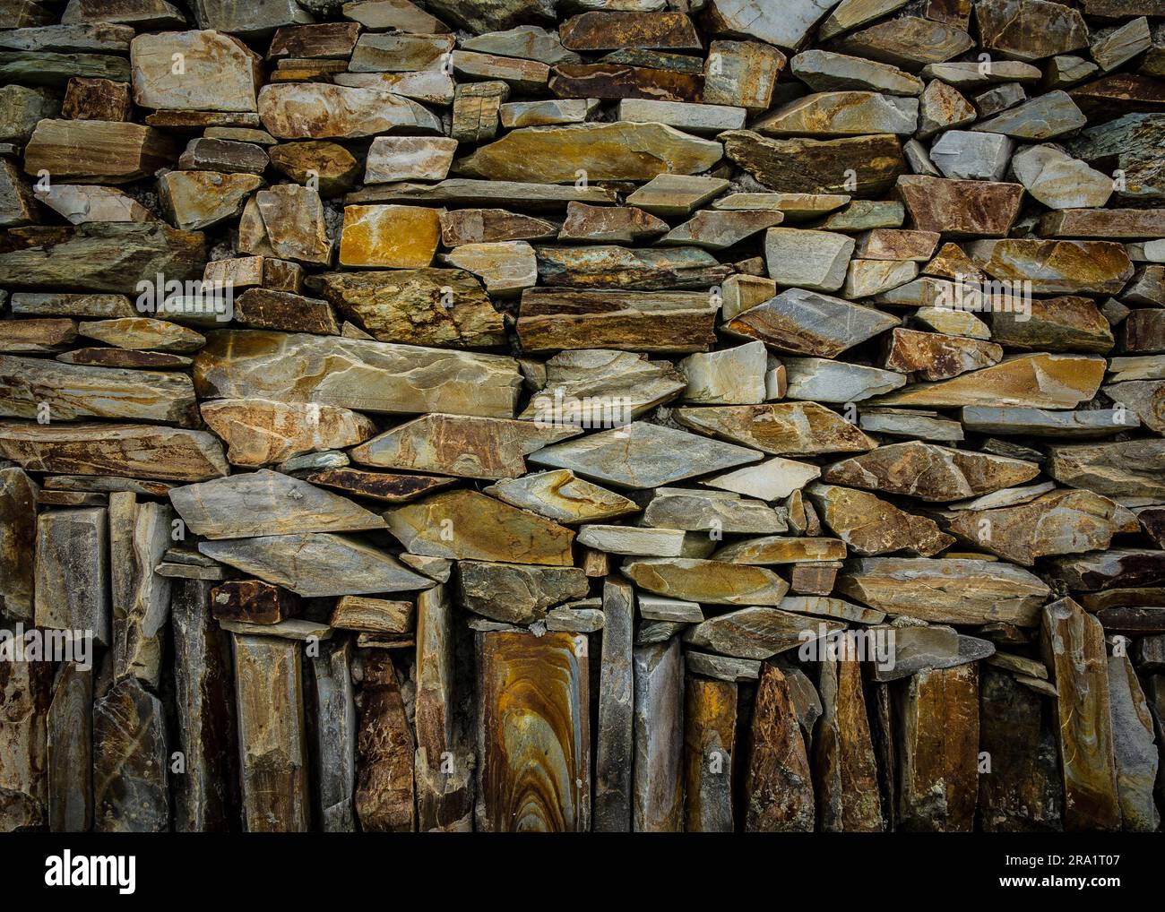 Braune Konsistenz der Steinwand in Asturien Spanien Stockfoto
