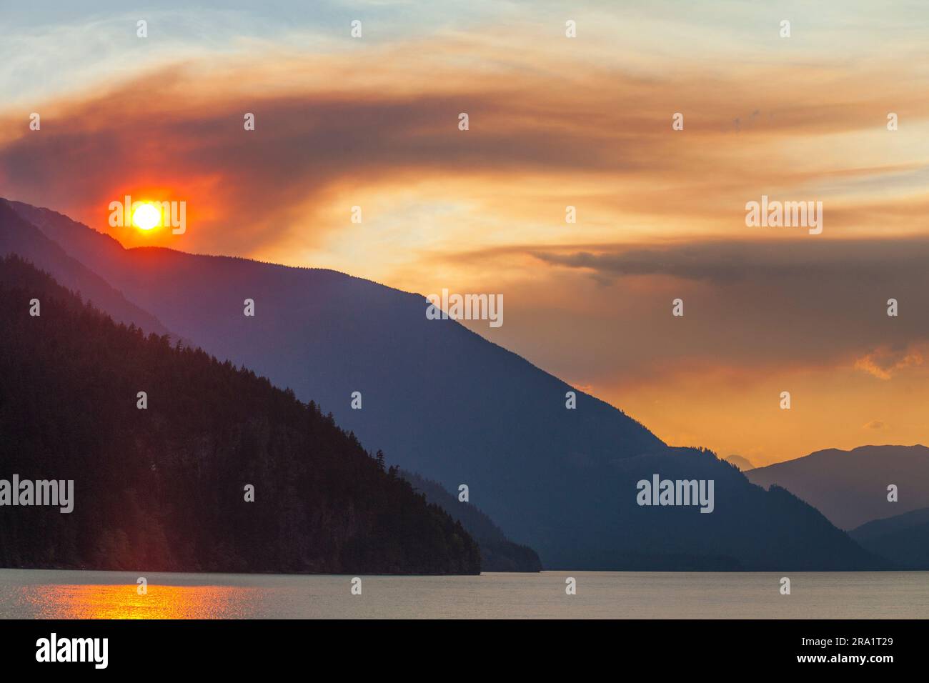 Sonnenuntergang in der Coast Mountain Range, British Columbia, Kanada. Stockfoto