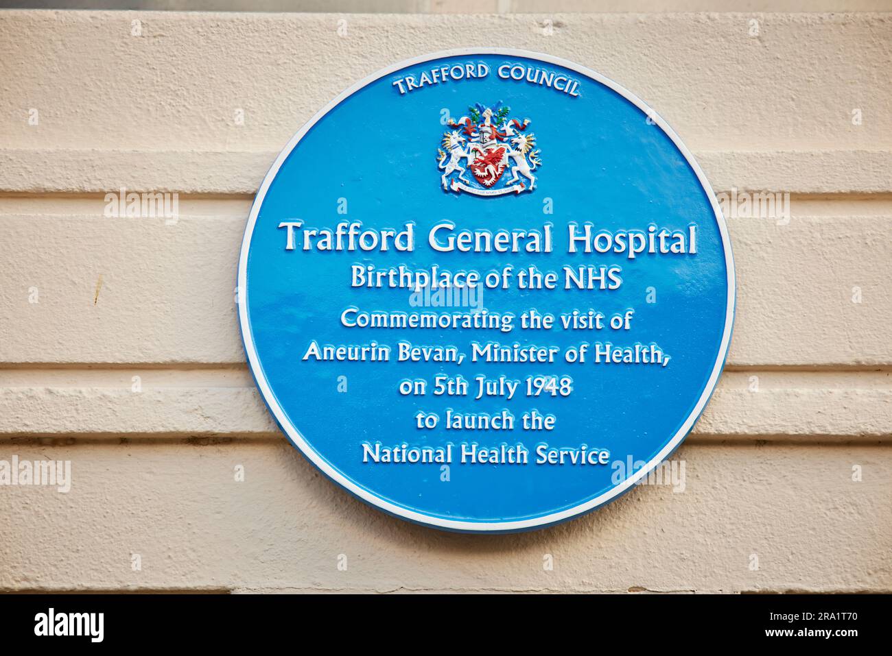 Trafford General NHS Krankenhaus blaue Plakette feiert den Geburtsort des NHS Stockfoto