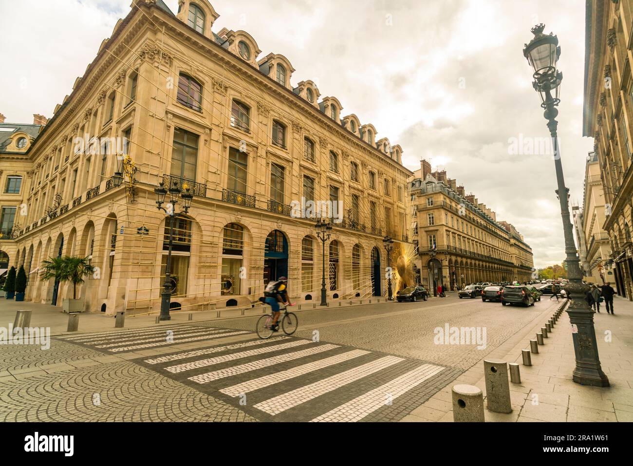 Auf dem Place Vendome in Paris, Frankreich, gibt es Luxusmarken Stockfoto