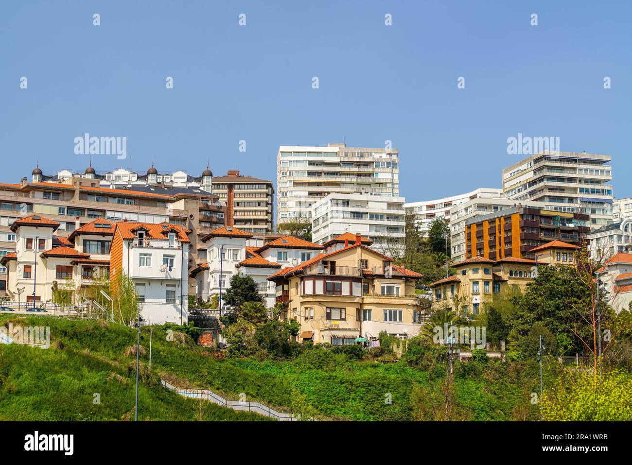 Häuser an der Küste, Santander Stockfoto