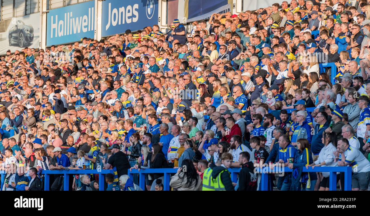 Warrington, Cheshire, England, 29. Juni 2023. Warrington-Fans sehen das Spiel während der Warrington Wolves V Leeds Rhinos im Halliwell Jones Stadium, der Betfred Super League, Warrington (Kreditbild: ©Cody Froggatt/Alamy Live News) Stockfoto